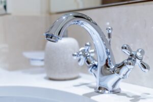 Essential guide to choosing and maintaining bathroom faucets